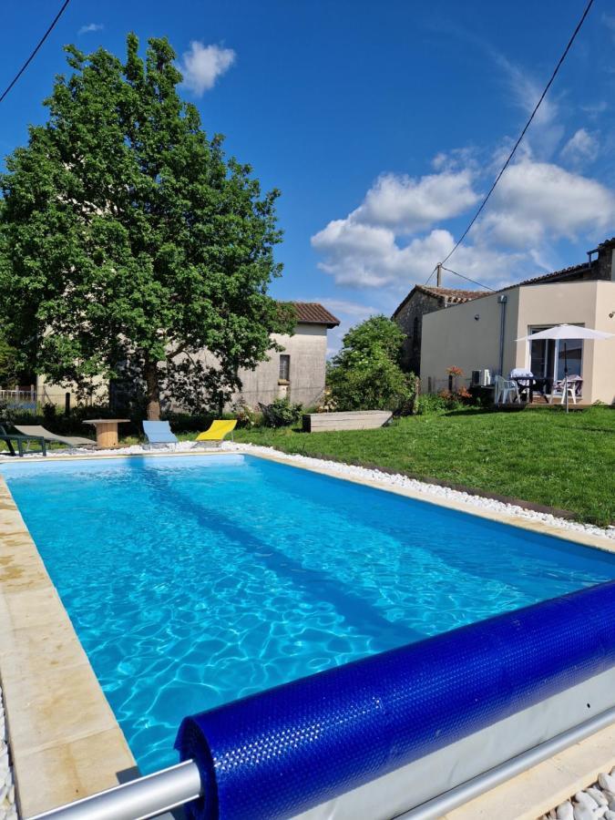 Gite Le Saint Benoit Lamillarie Bagian luar foto
